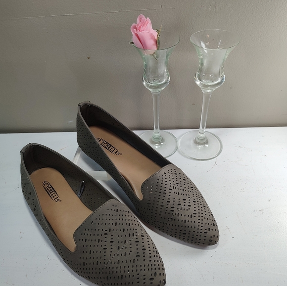 Seychelles pointy toe flats olive green punched open design Size 6.5 Womens - Picture 3 of 13